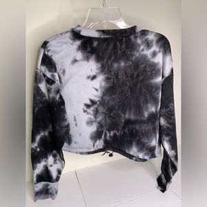 Very Cool 😎 Rue 21 Sweatshirt | size: Medium | color: Black and Grey